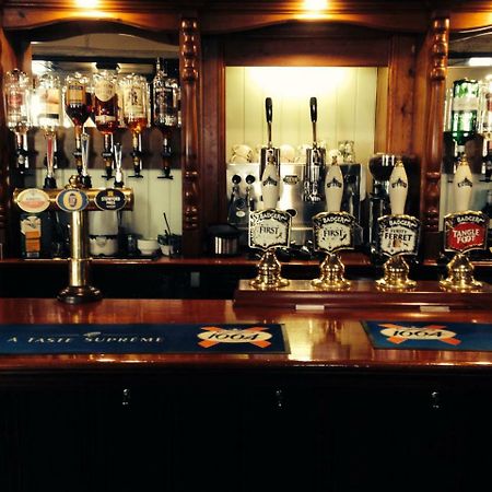The Swan Inn Sturminster Newton Bagian luar foto
