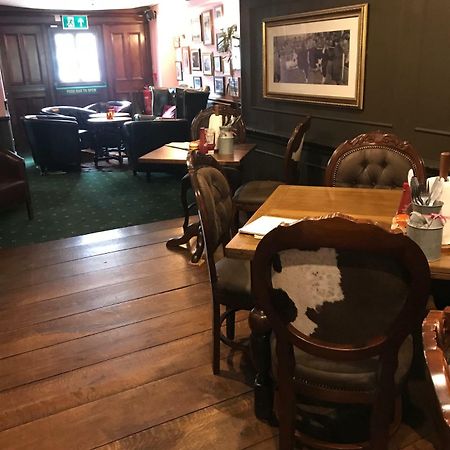 The Swan Inn Sturminster Newton Bagian luar foto