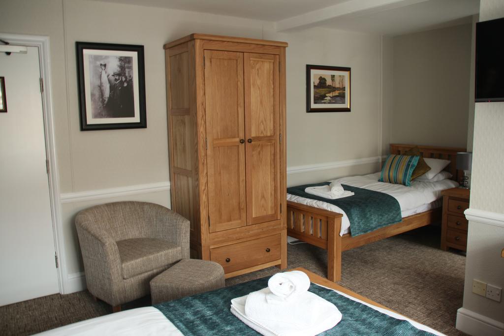 The Swan Inn Sturminster Newton Bagian luar foto
