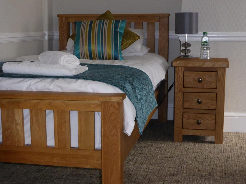 The Swan Inn Sturminster Newton Bagian luar foto